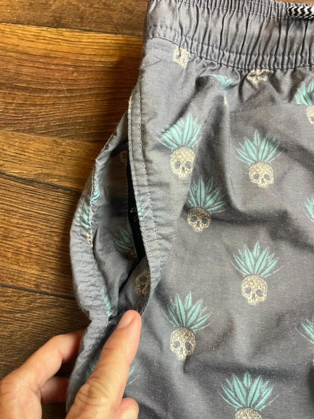 Rare Ron Jon Gray Pineapple Print Men’s Swim Trunks Men’s Small, 3/$15, 5/$20